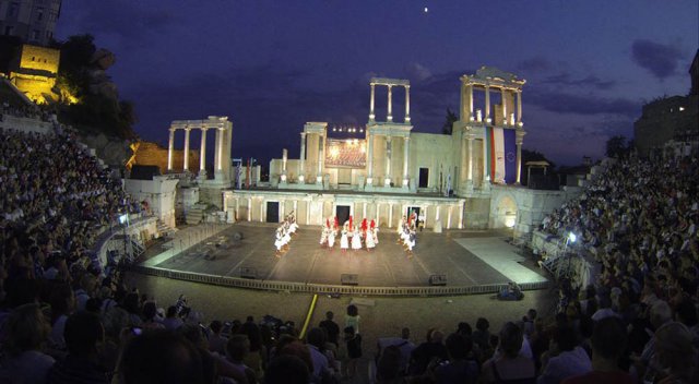Оро се вие-панорамна - Античен театър